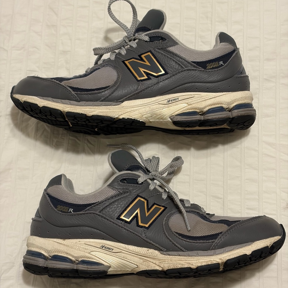 New Balance 2002r Castlerock Men’s 9 Retro Runners